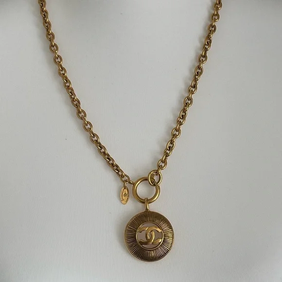 CHANEL CC Logo Sunburst necklace with box - Picture 2 of 9